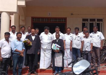 பாஜக மாநில துணைத்தலைவர் டாக்டர். கே. பி. ராமலிங்கம் ., மாநில செயலாளர் திரு கோ. வெங்கடேசன் அவர்களுடன் தர்மபுரி மாவட்ட நிர்வாகிகள் இன்று தர்மபுரி நீதிமன்றத்தில் ஆஜரான போது